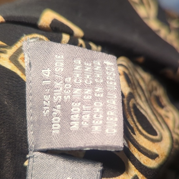 vtg 100% Silk Dress Black/ Gold Paisley Scroll self Belt Button Front Dress Sz 4 - Picture 7 of 10